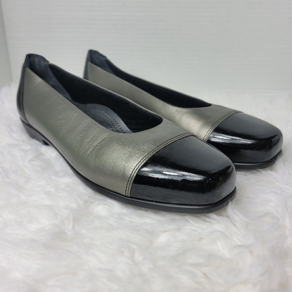 SAS Scenic Ballet Flats Womens Size 7.5 Toe Gray Leather Black Patent Cap Toe